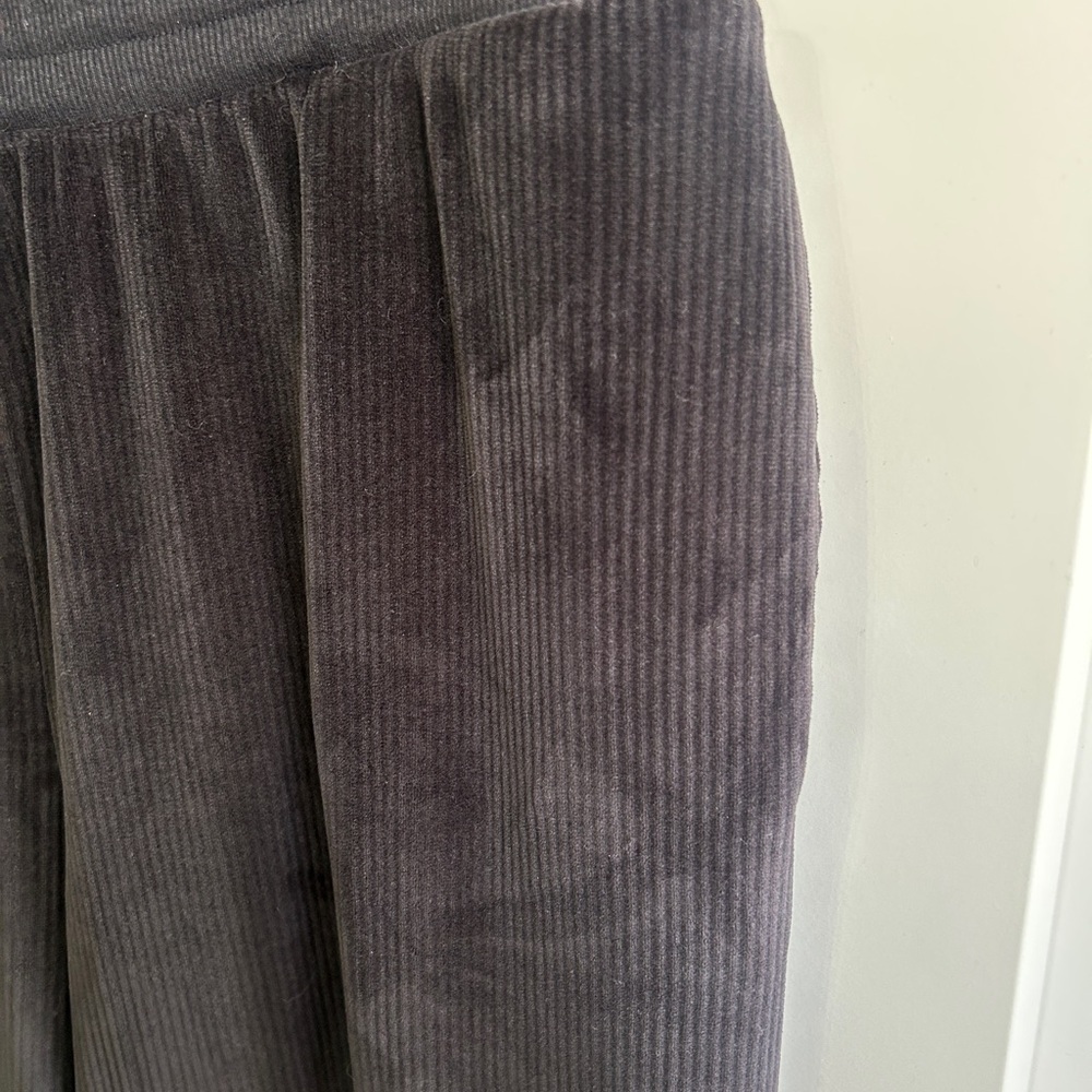 Joyspun pull on size S ribbed velour pants. Wide leg and wide stretch waist. - Picture 6 of 10